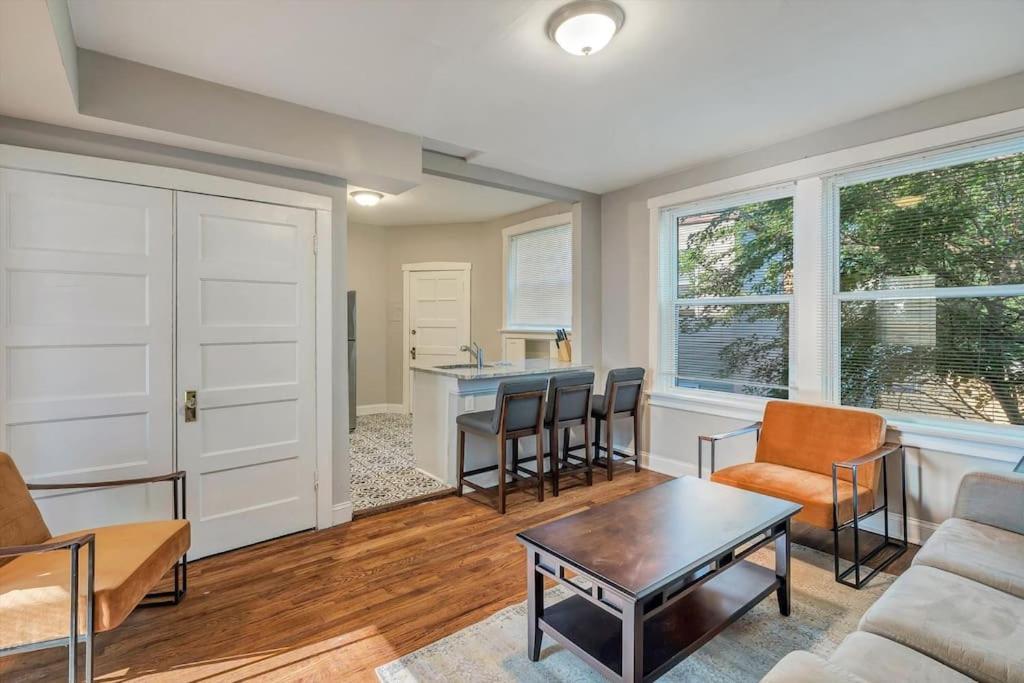 Beautiful Tower Grove Unit Recently Renovated 2S Villa Richmond Heights Exterior foto